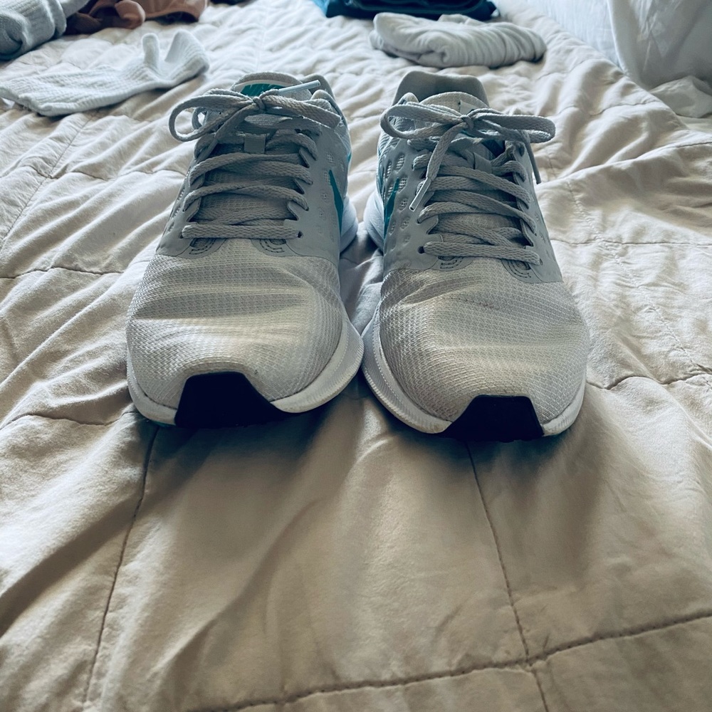 Women’s Nike Sneakers US10